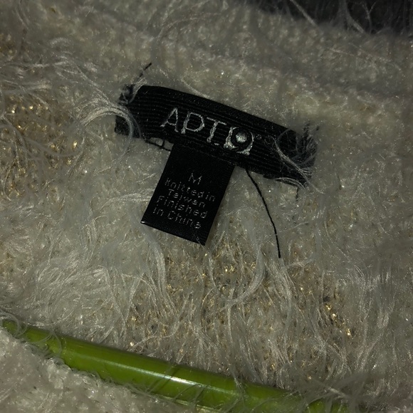 Fuzzy sweater 🧣 - Picture 3 of 3